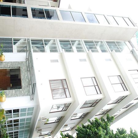 Holiday Hotel Yangon Esterno foto