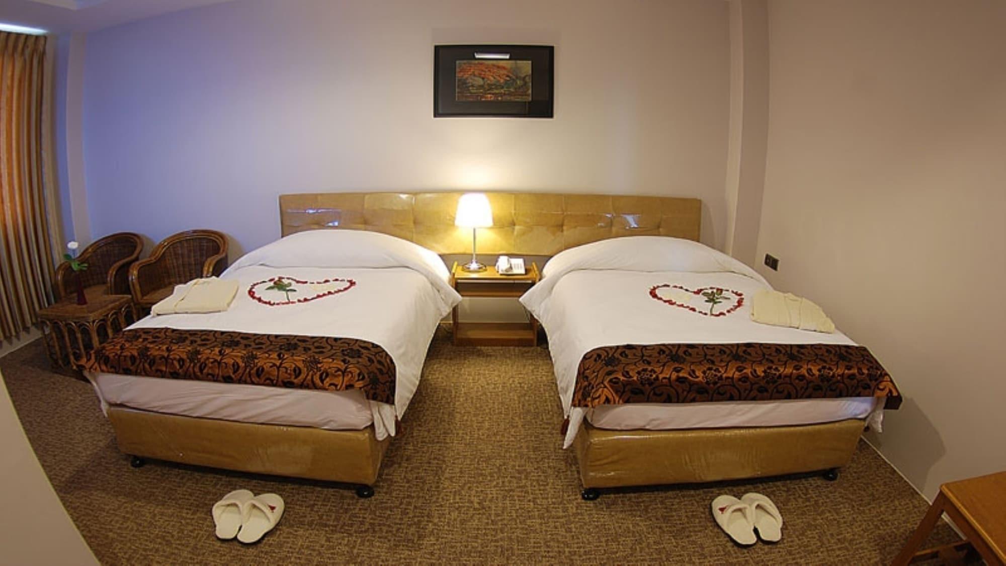 Holiday Hotel Yangon Esterno foto