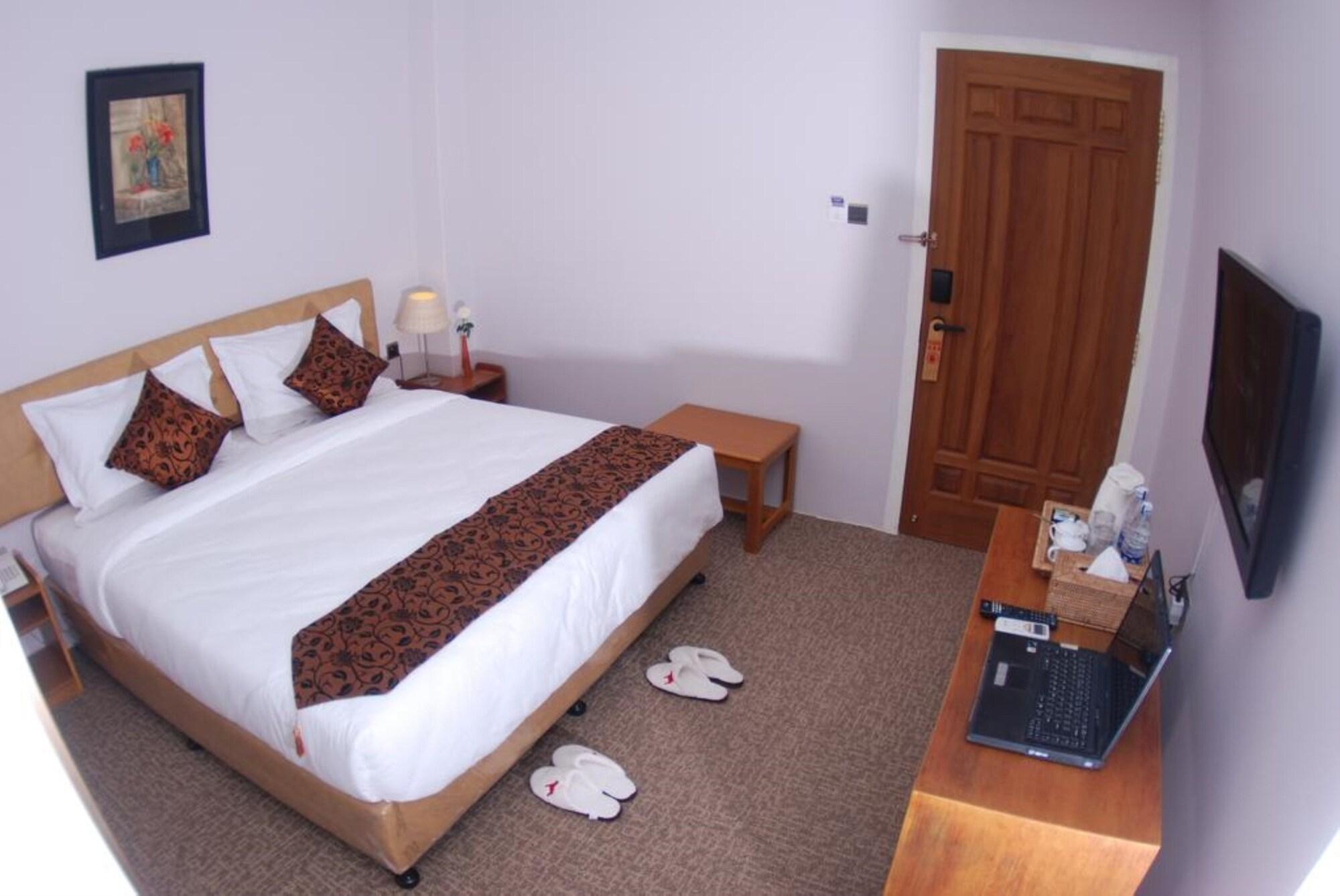 Holiday Hotel Yangon Esterno foto