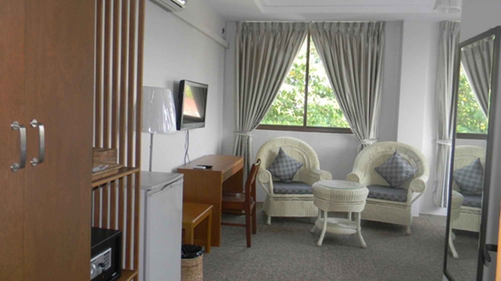 Holiday Hotel Yangon Esterno foto