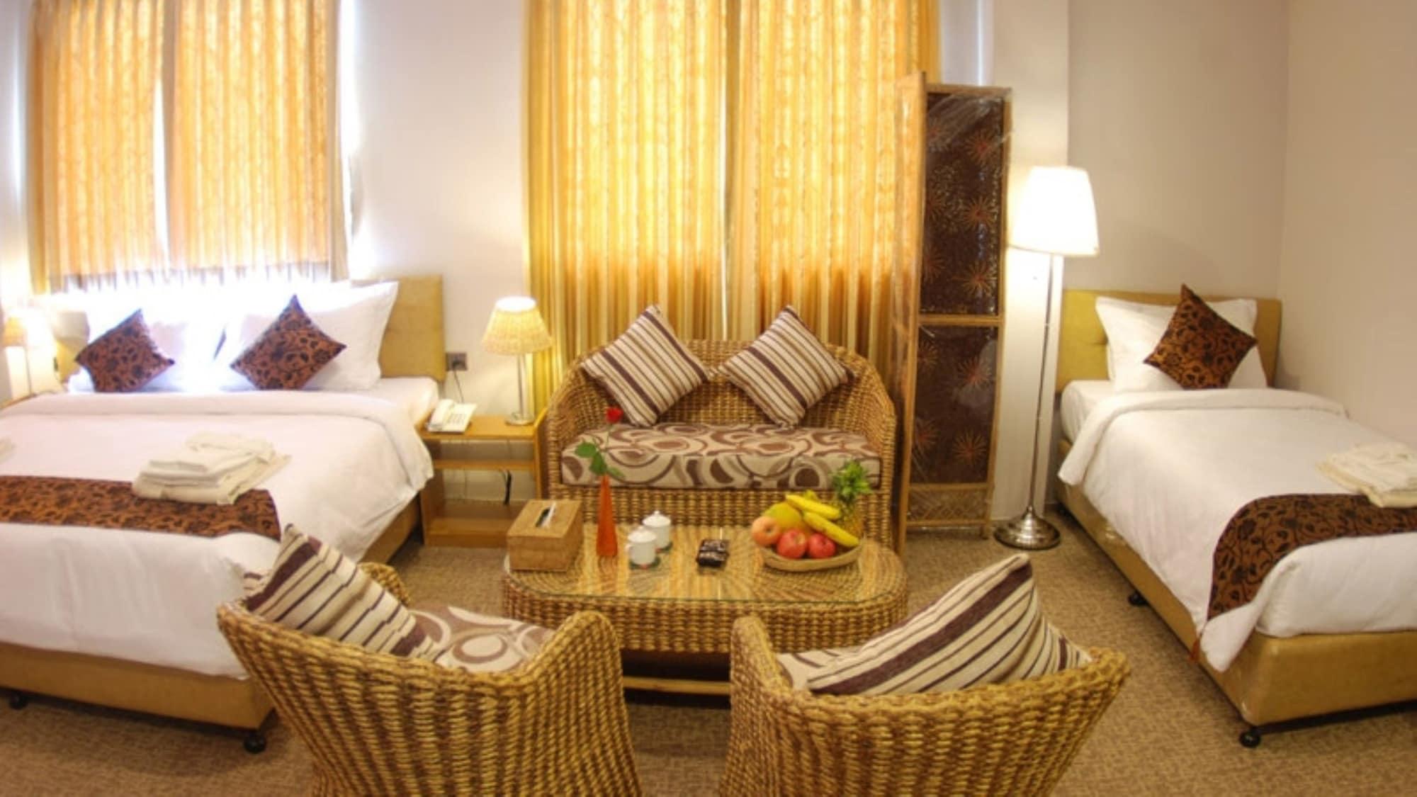 Holiday Hotel Yangon Esterno foto