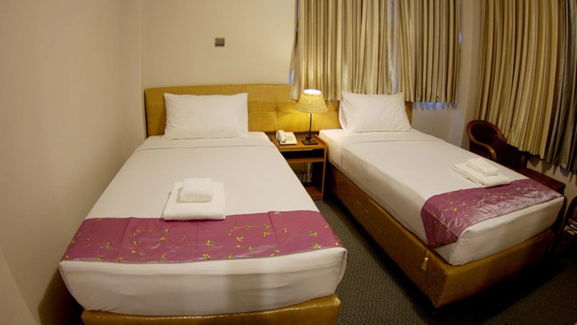 Holiday Hotel Yangon Esterno foto