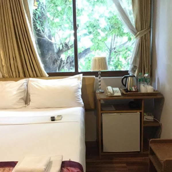 Holiday Hotel Yangon Esterno foto