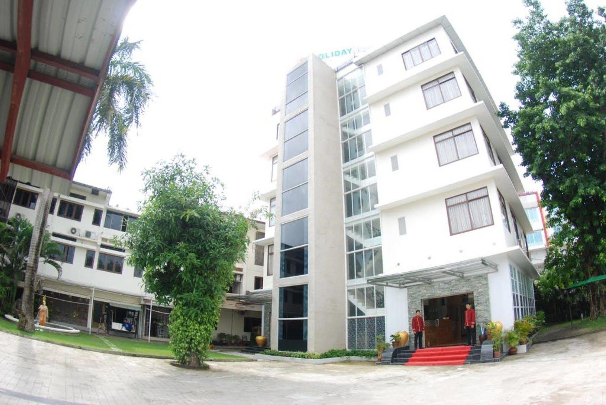 Holiday Hotel Yangon Esterno foto