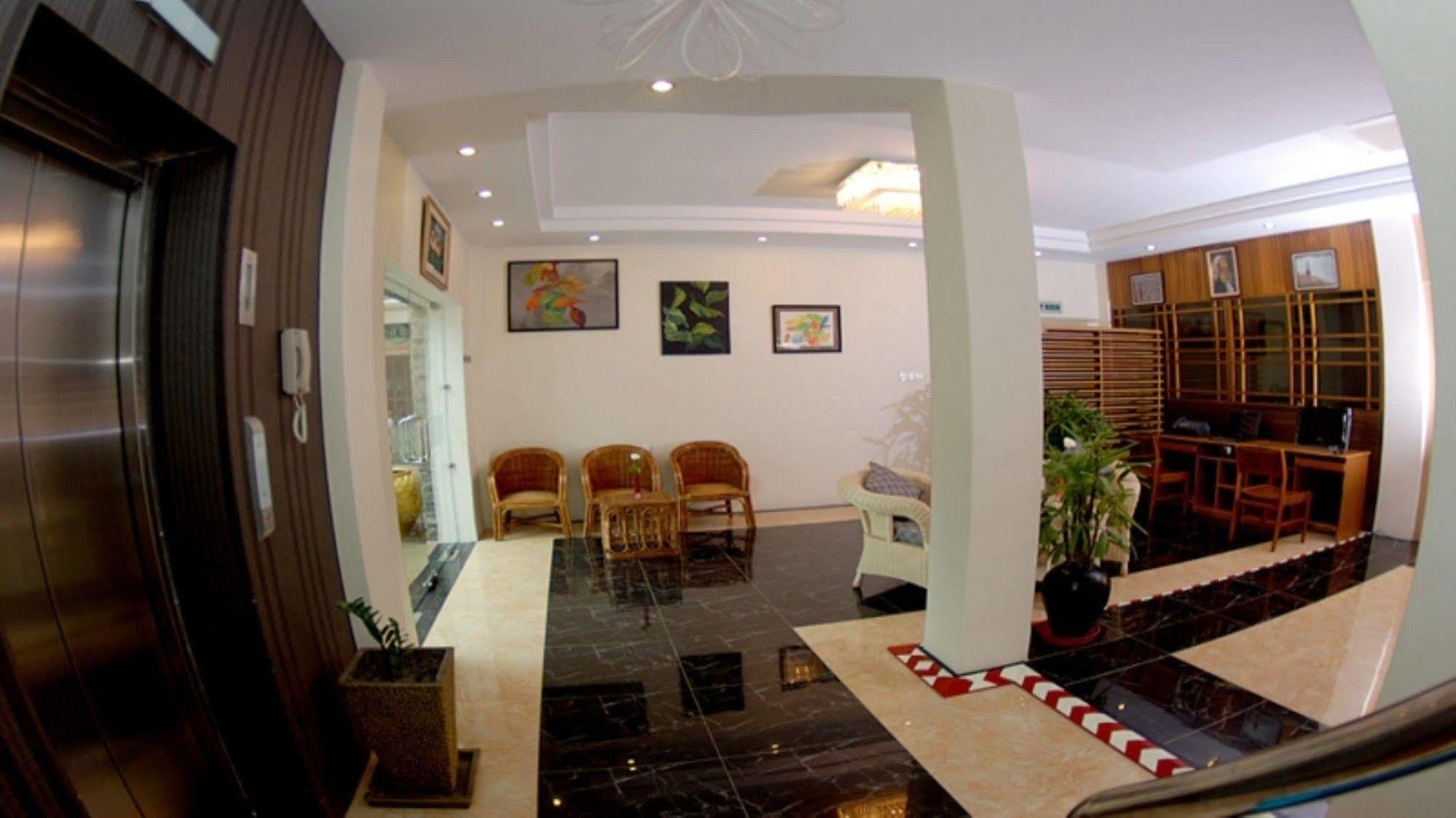 Holiday Hotel Yangon Esterno foto