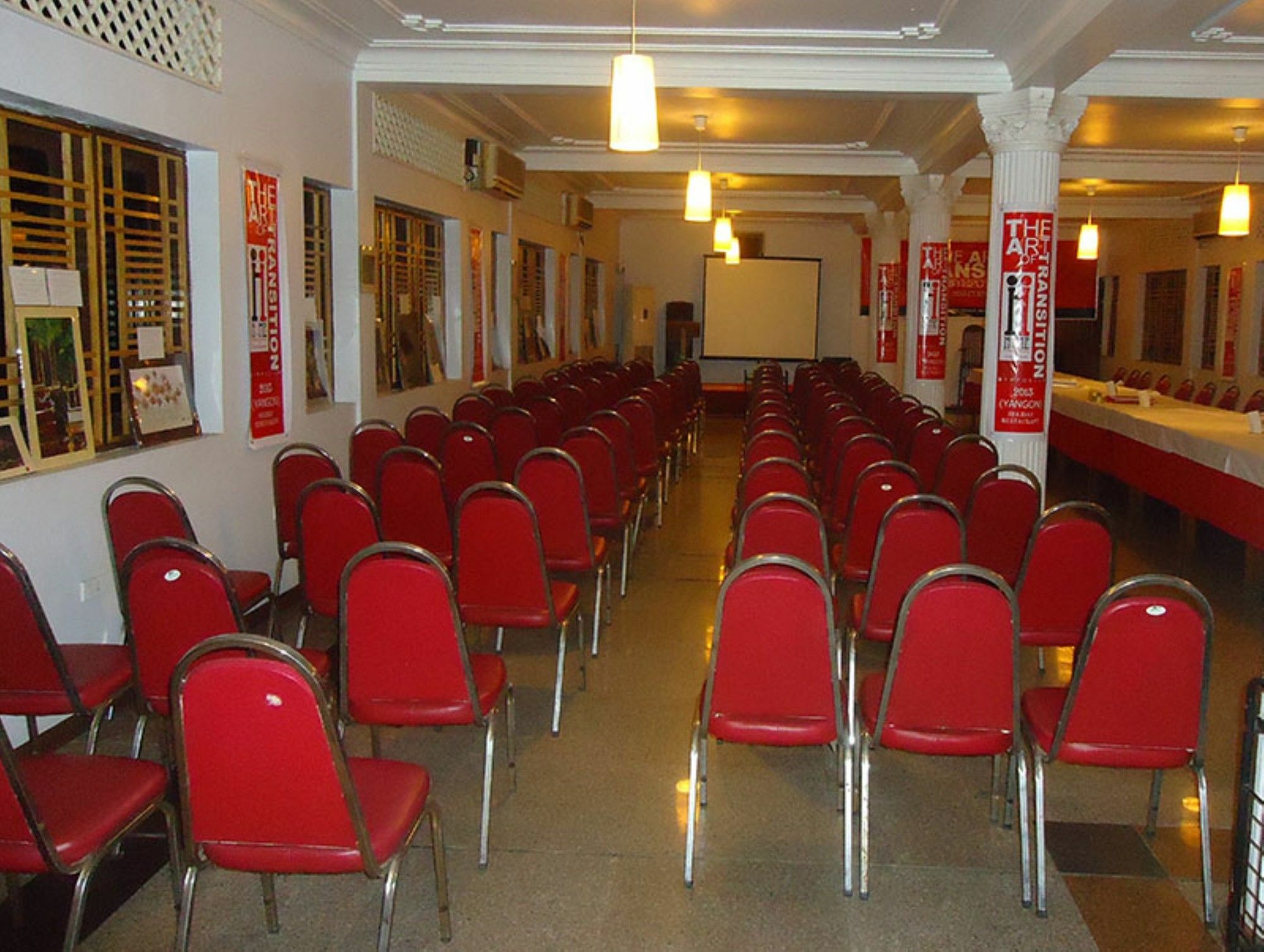 Holiday Hotel Yangon Esterno foto